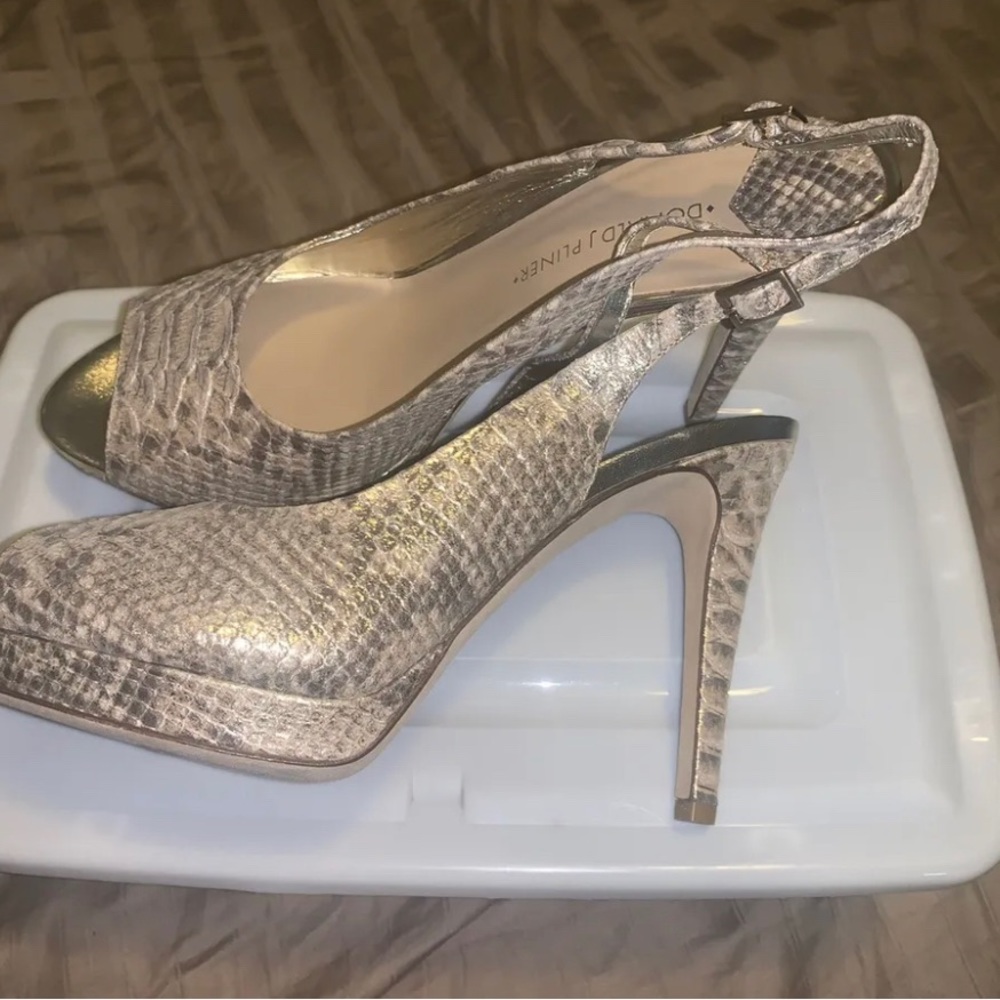 Never worn Donald Pliner heels w/o box